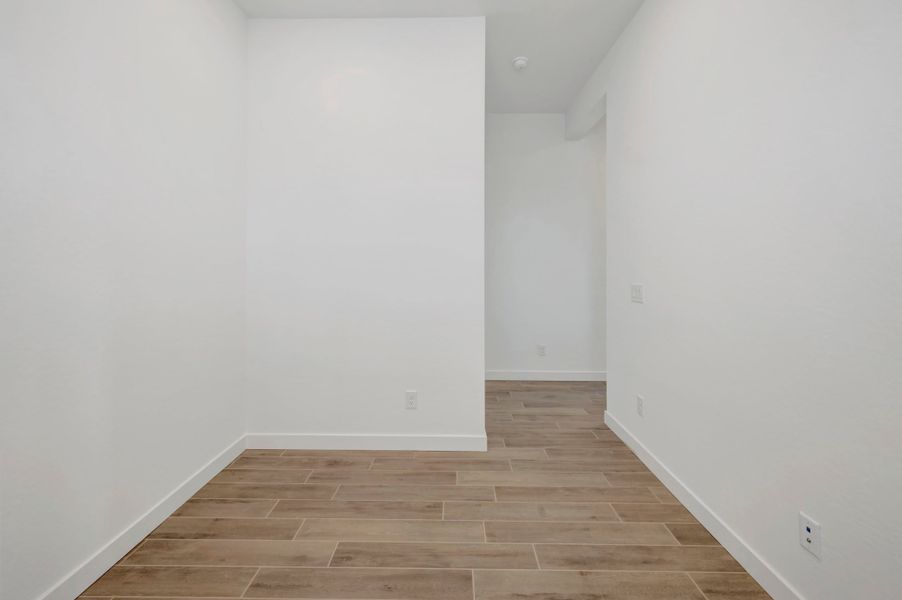 Spacious, unfurnished interior of a new home in Terraza, San Tan Valley (Image 34).