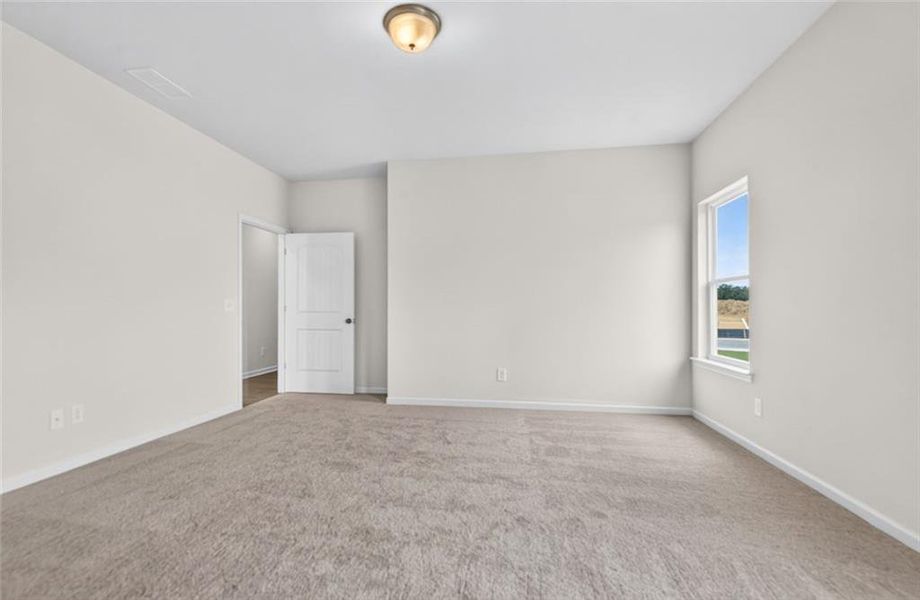 Spacious, unfurnished interior of a new home in Southbend, Rome (Image 27).