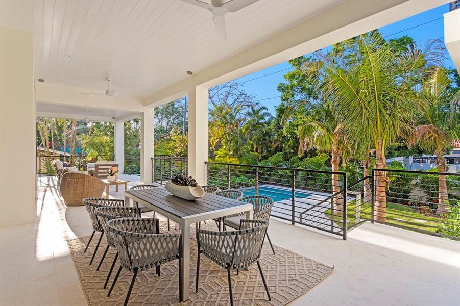 Exterior details and patio area of a home in , St. Petersburg (Image 28).