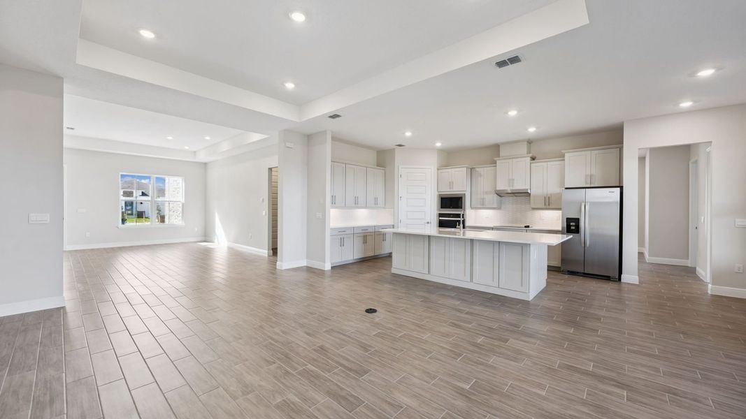 Representative unfurnished interior of a home built from the Everett by D.R. Horton in Buena Lago, St. Cloud (Image 18).