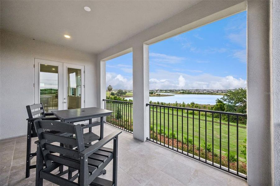 Exterior details and patio area of a home in , Winter Garden (Image 4).