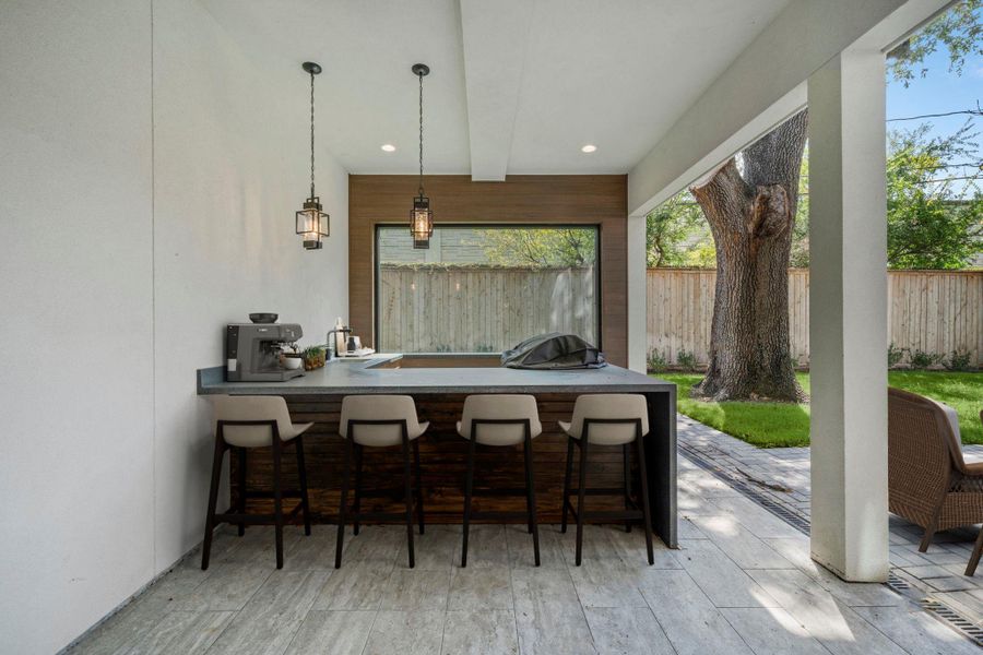 Virtually Staged: Cook amazing food on your fantastic outdoor kitchen. Virtually Staged: Cook amazing food on your fantastic outdoor kitchen.