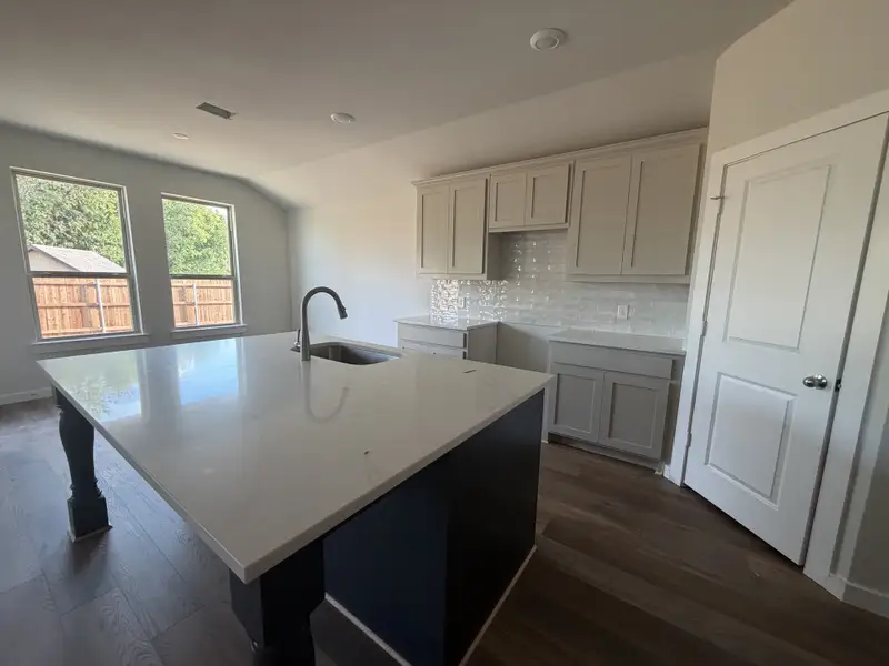 Furnished interior view inside a new home in Trail Creek, Cleburne (Image 5).