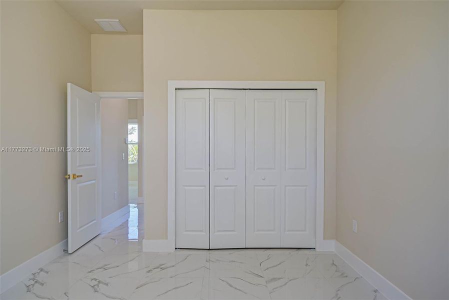 Spacious, unfurnished interior of a new home in , Lehigh Acres (Image 12).