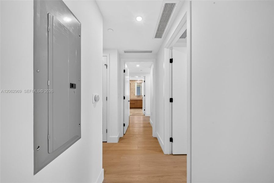 Spacious, unfurnished interior of a new home in , Bay Harbor Islands (Image 31).