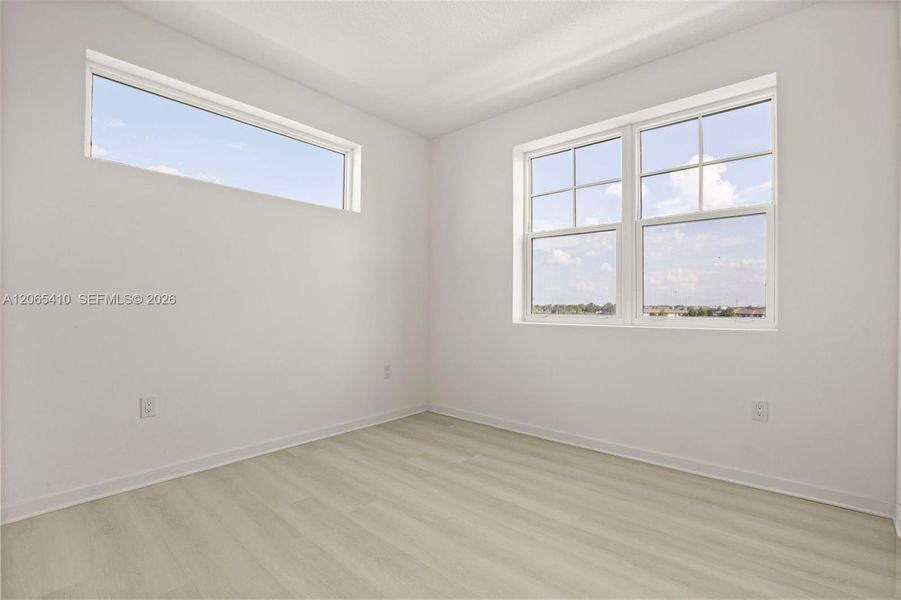 Spacious, unfurnished interior of a new home in , Orlando (Image 36).