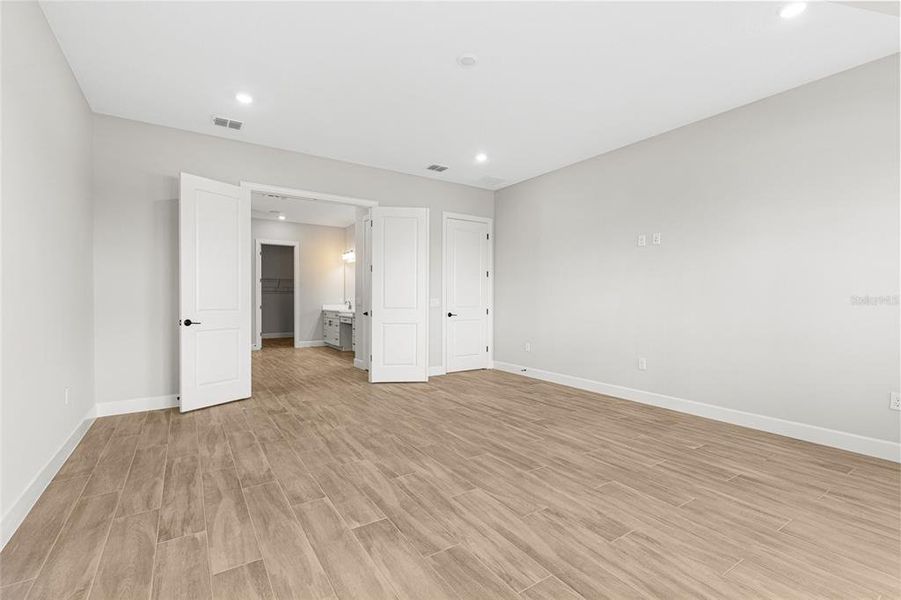 Spacious, unfurnished interior of a new home in , St. Cloud (Image 17).