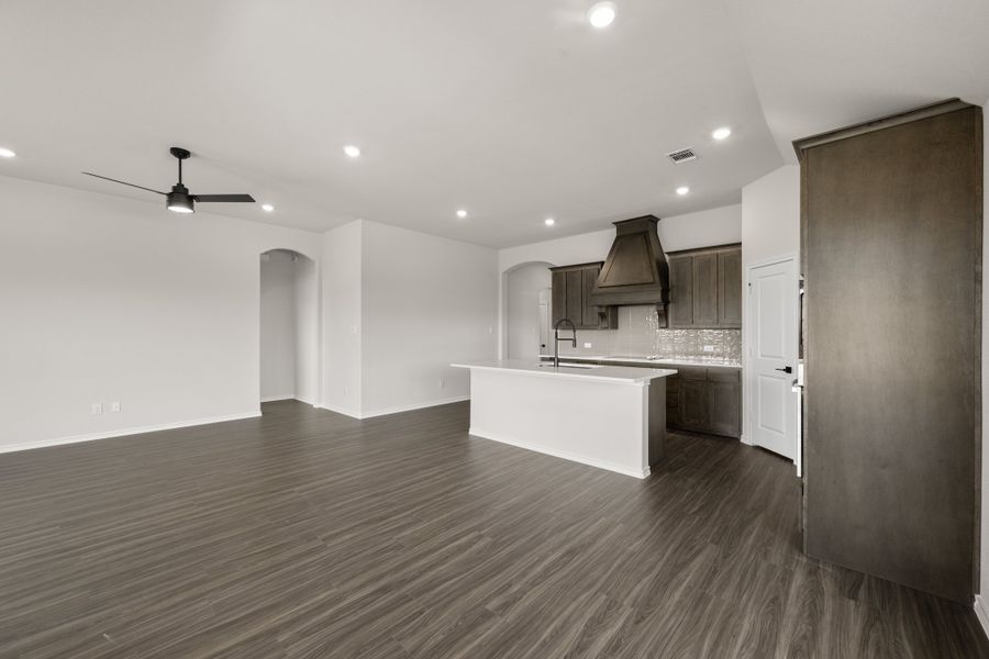 Spacious, unfurnished interior of a new home in Waterford Park, Weatherford (Image 16). Spacious, unfurnished interior of a new home in Waterford Park, Weatherford (Image 16).