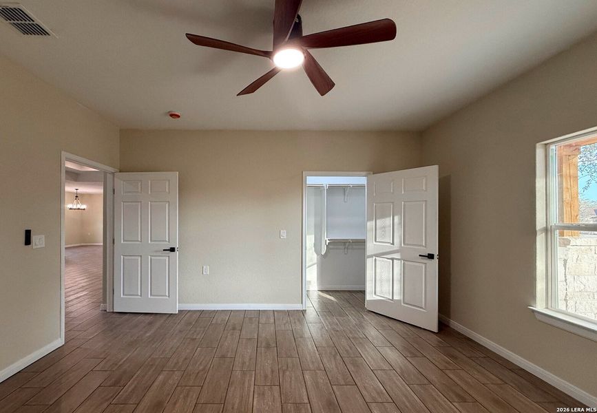 Spacious, unfurnished interior of a new home in , Poteet (Image 31).