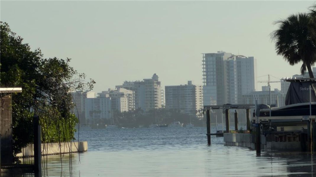 Condo located in Sarasota, FL showcasing its design and architecture (Image 3).