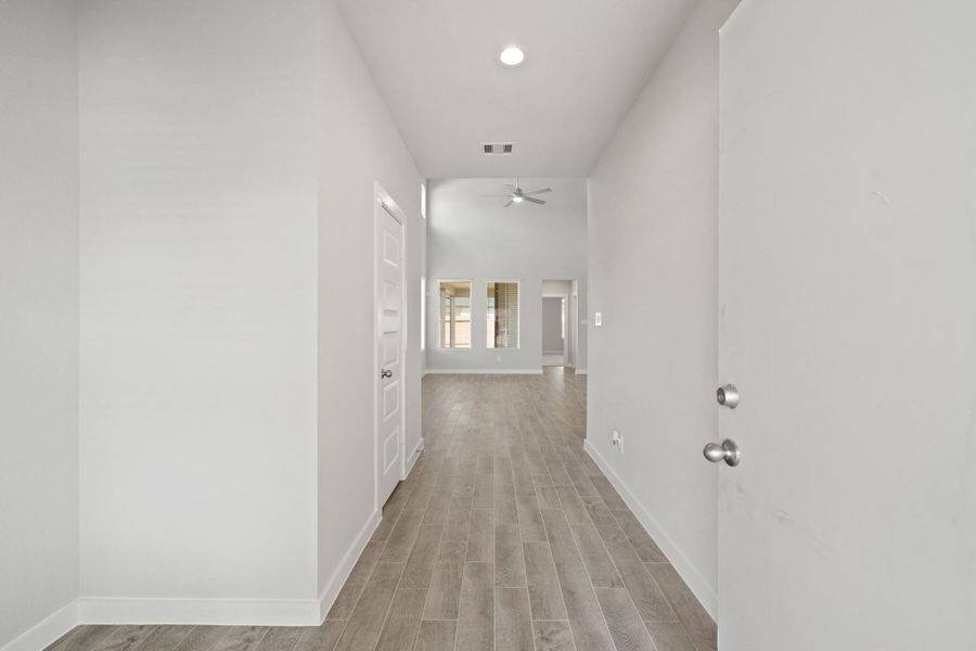 Spacious, unfurnished interior of a new home in Grand Oaks Village, Houston (Image 11). Spacious, unfurnished interior of a new home in Grand Oaks Village, Houston (Image 11).