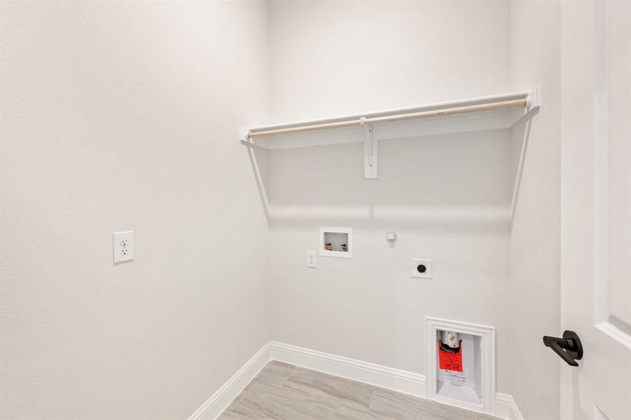 Spacious, unfurnished interior of a new home in Waverly Estates, Nevada (Image 30).