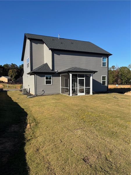 Exterior details and patio area of a home in Eagle Creek, Central (Image 3).