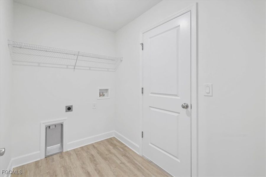 Spacious, unfurnished interior of a new home in Cape Coral, Cape Coral (Image 35).