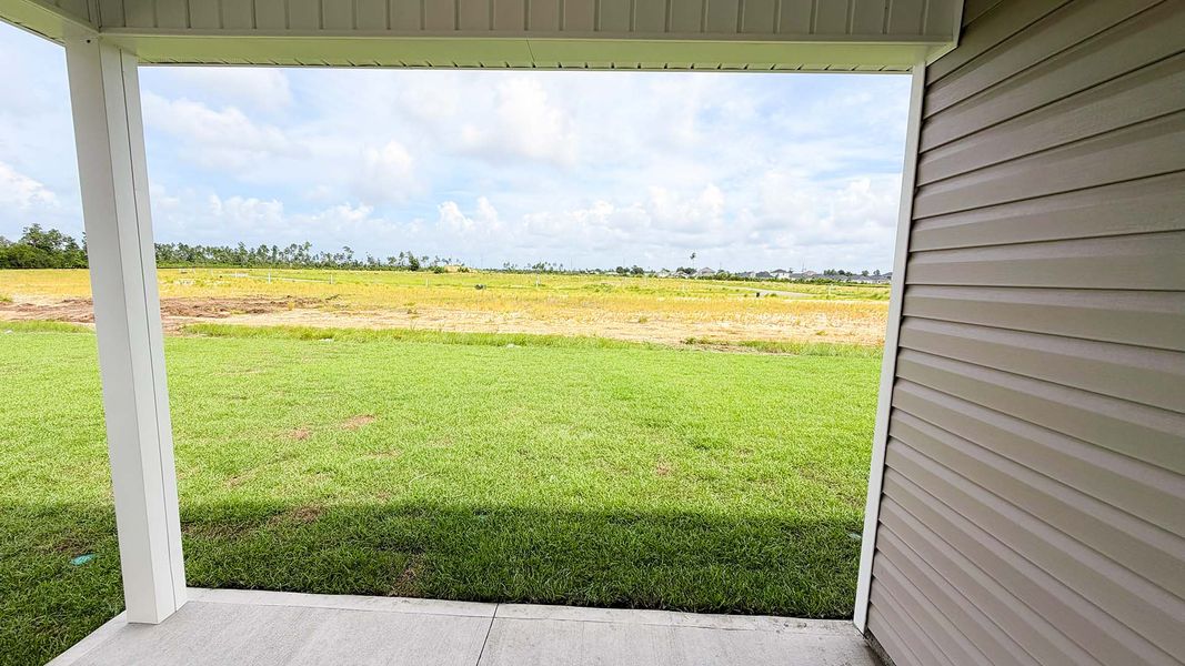 Exterior details and patio area of a home in Liberty, Panama City (Image 22).