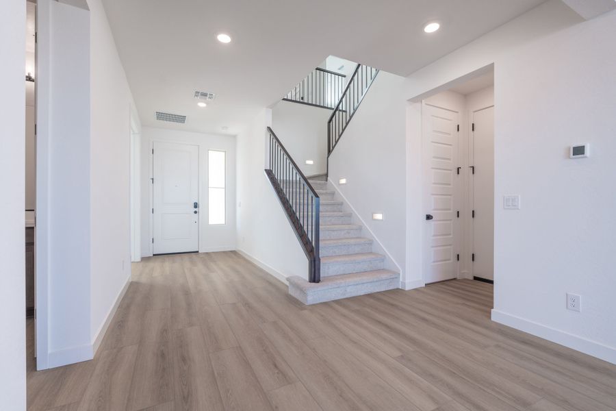 Spacious, unfurnished interior of a new home in Terraza, San Tan Valley (Image 12). Spacious, unfurnished interior of a new home in Terraza, San Tan Valley (Image 12).