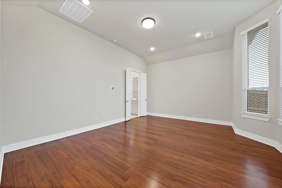 Spacious, unfurnished interior of a new home in , Fate (Image 31).