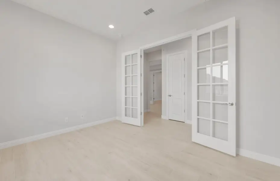 Spacious, unfurnished interior of a new home in Sun City Festival, Buckeye (Image 14).