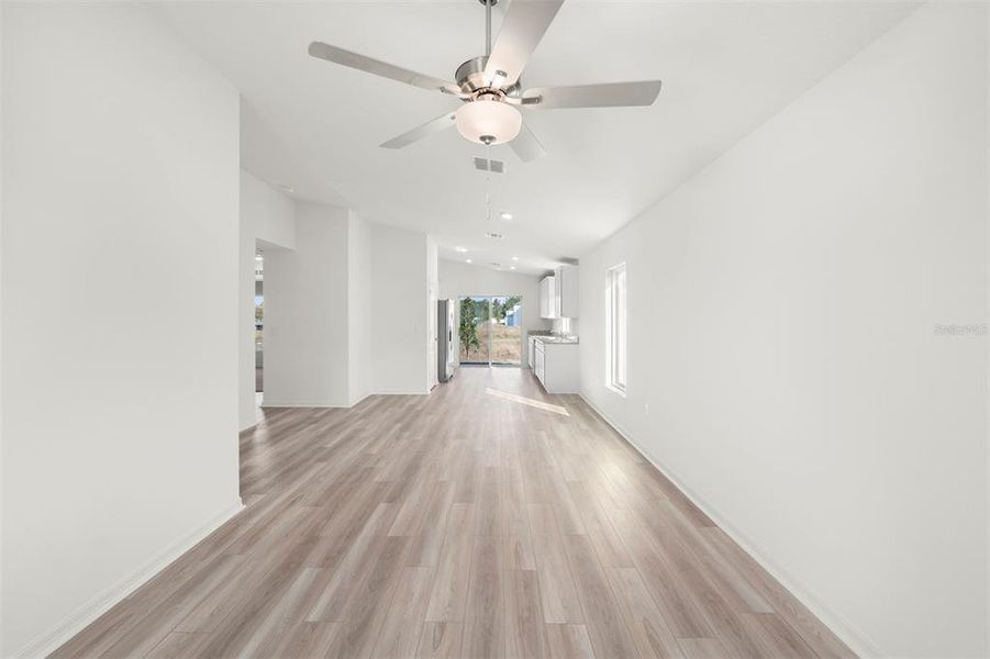 Spacious, unfurnished interior of a new home in Tula Parc, Astatula (Image 12).