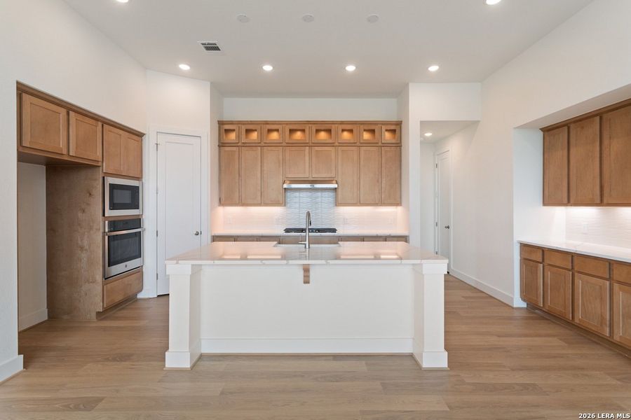 Furnished interior view inside a new home in Homestead, Schertz (Image 4).