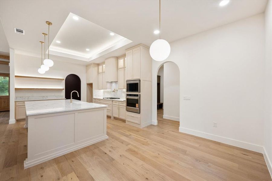 Furnished interior view inside a new home in , Corsicana (Image 9).