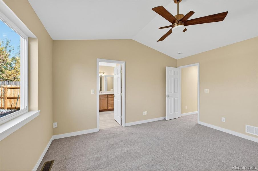 Spacious, unfurnished interior of a new home in , Aurora (Image 17).