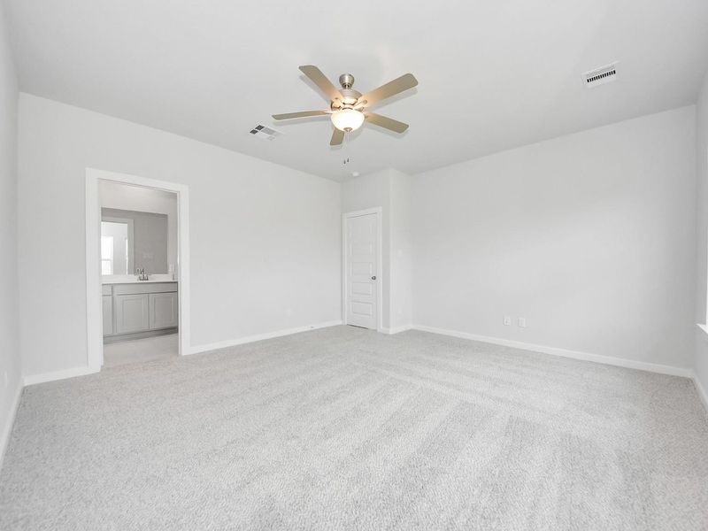 Spacious, unfurnished interior of a new home in Sunterra, Katy (Image 21).