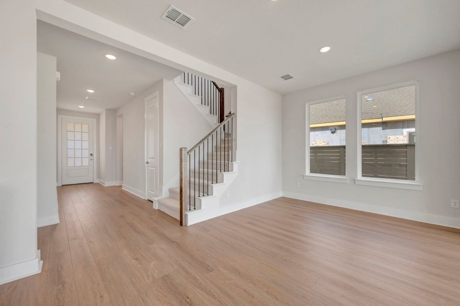 Spacious, unfurnished interior of a new home in Landmark, Denton (Image 14).