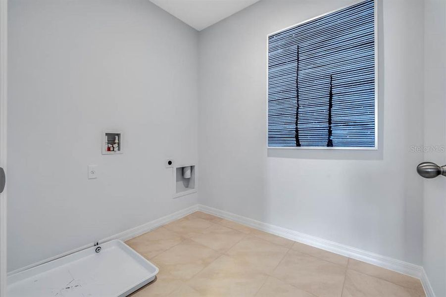 Spacious, unfurnished interior of a new home in , Lakeland (Image 19).