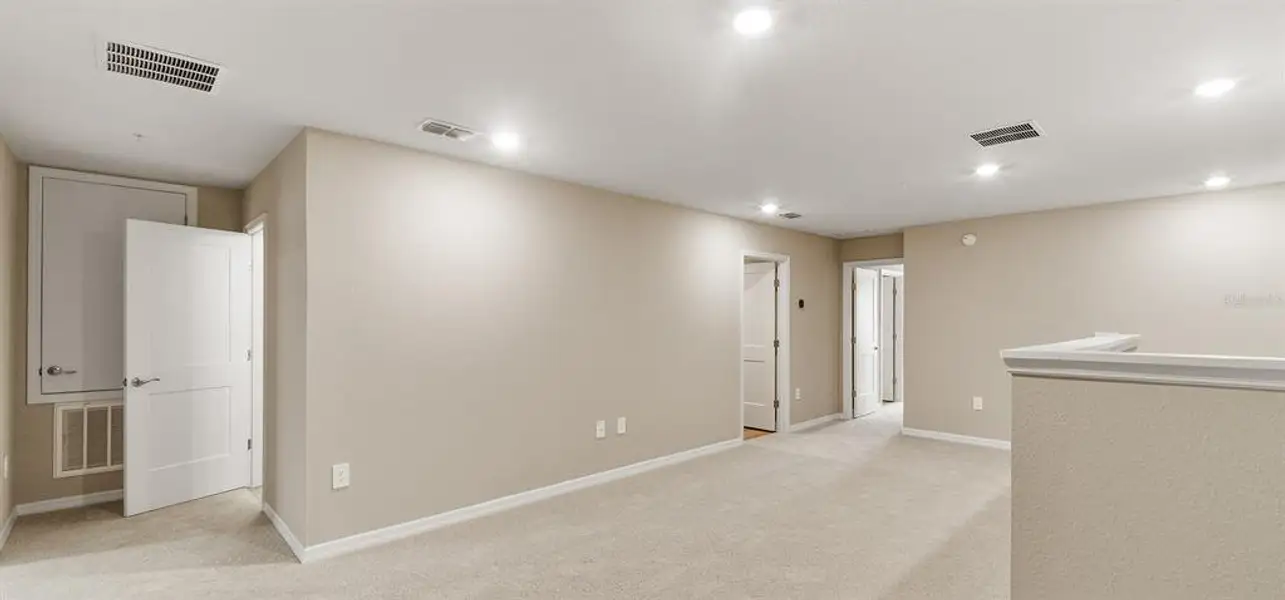 Spacious, unfurnished interior of a new home in , St. Cloud (Image 26).