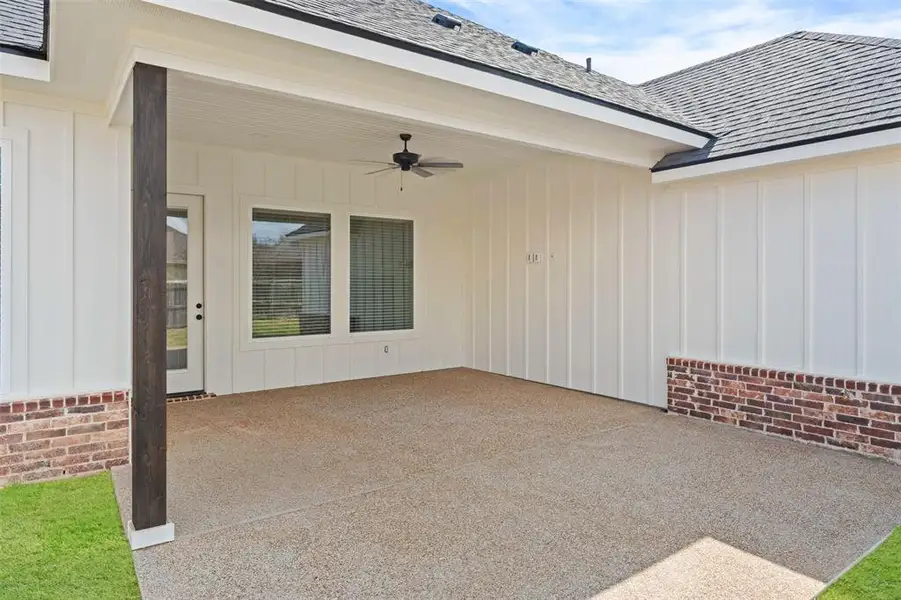 View of patio / terrace featuring a ceiling fan