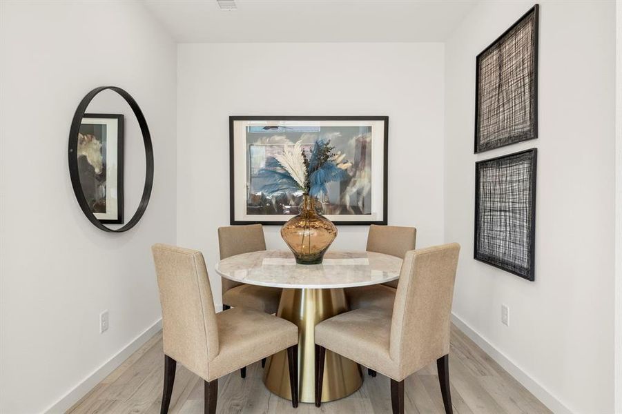 09. 12612 Audubon - Dining