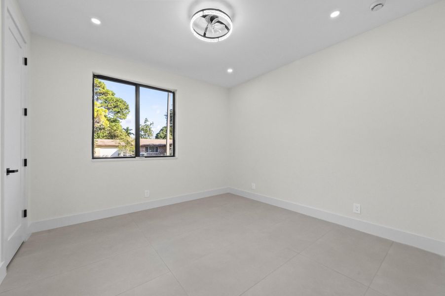 15 Bedroom 01