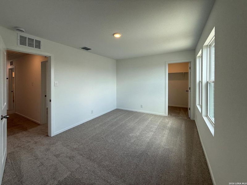 Spacious, unfurnished interior of a new home in Hennersby Hollow, San Antonio (Image 18). Spacious, unfurnished interior of a new home in Hennersby Hollow, San Antonio (Image 18).