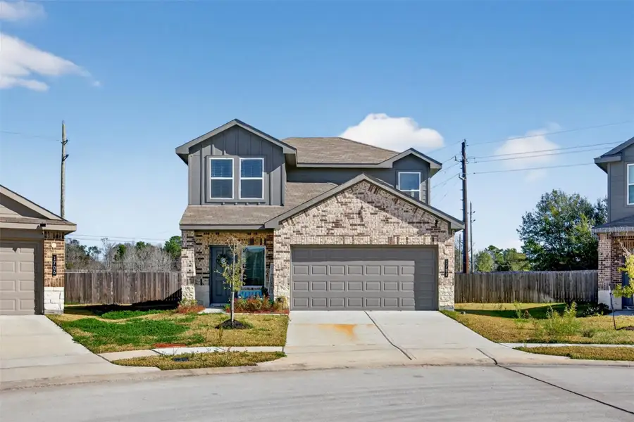Front exterior of a new home in , Houston, TX, highlighting curb appeal (Image 23).