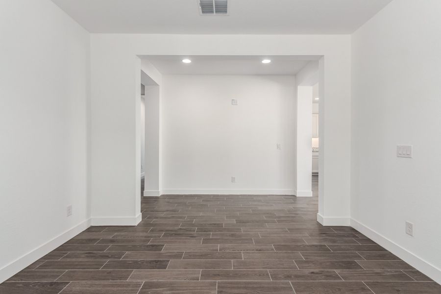 Spacious, unfurnished interior of a new home in Hawes Crossing, Mesa (Image 12).