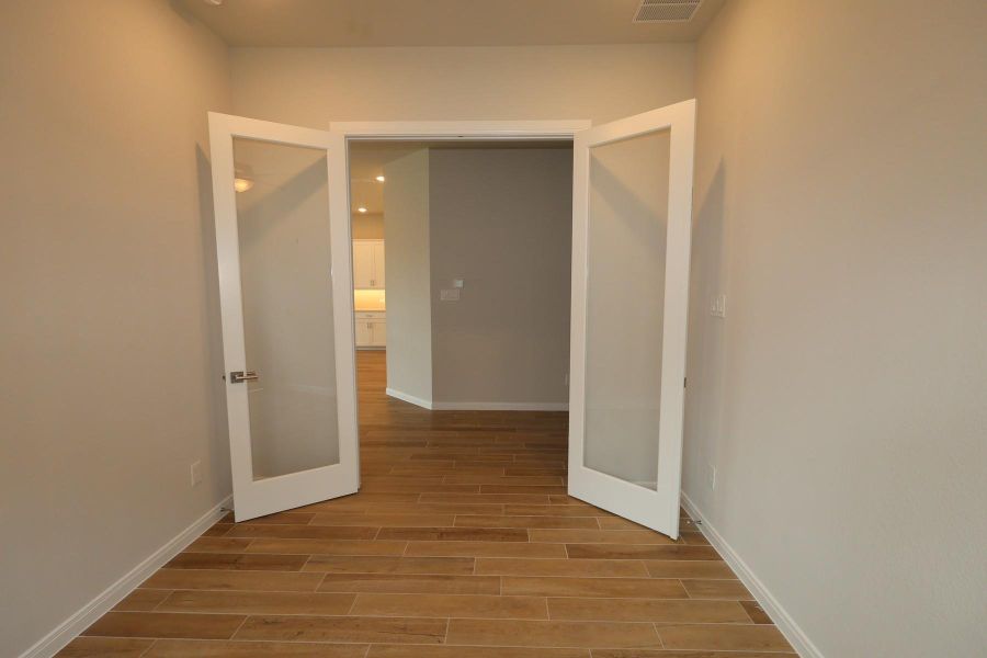 Spacious, unfurnished interior of a new home in Legacy - Retreat Collection, League City (Image 12).