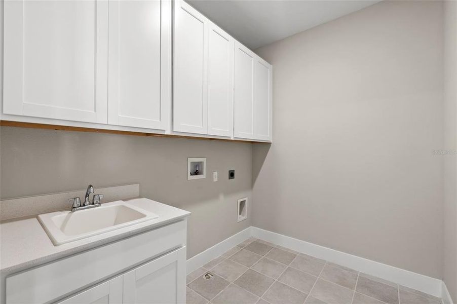 Furnished interior view inside a new home in , Winter Garden (Image 44).