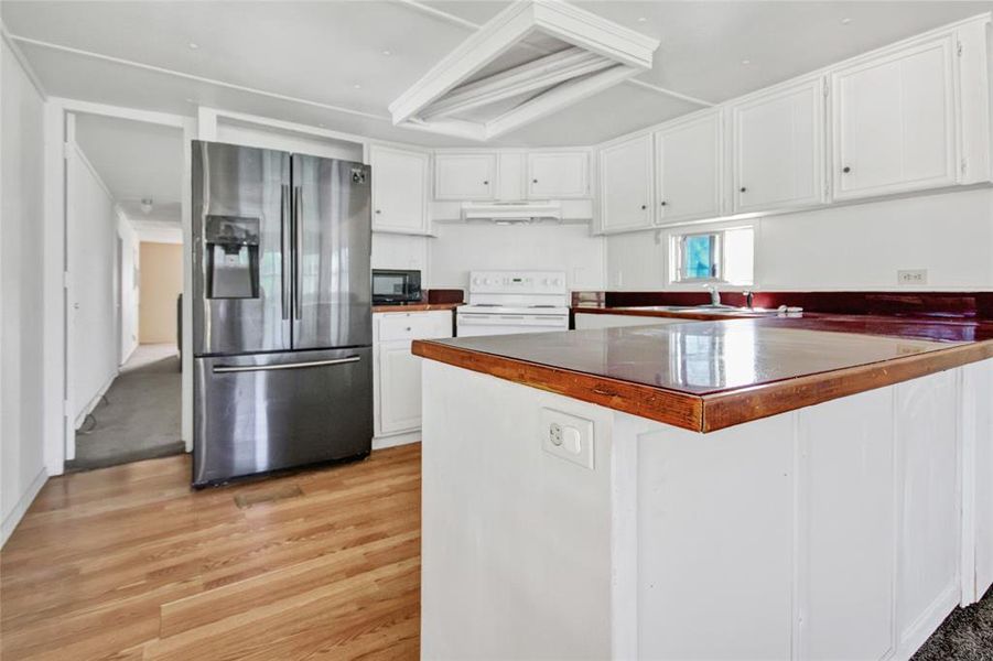 Furnished interior view inside a new home in , Weatherford (Image 3).