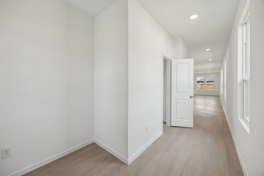 Spacious, unfurnished interior of a new home in Montgomery Bend, Montgomery (Image 26).