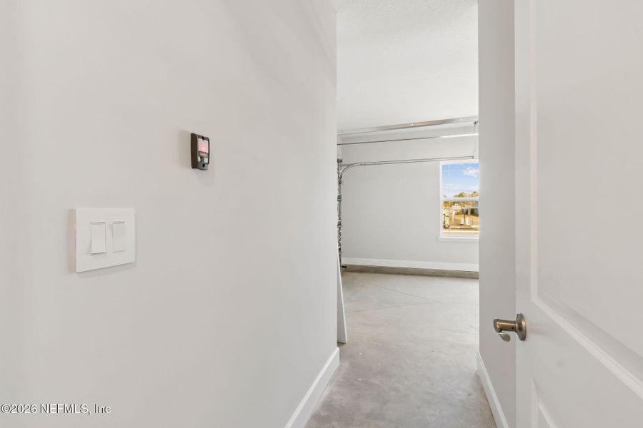 Spacious, unfurnished interior of a new home in Sandy Ridge, Yulee (Image 17).