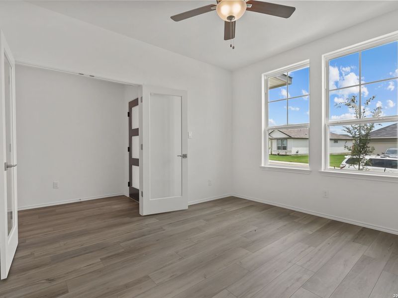 Spacious, unfurnished interior of a new home in Hickory Ridge, San Antonio (Image 20).