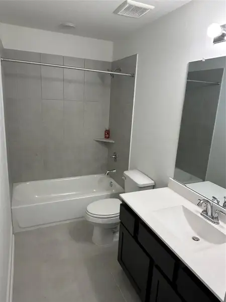 Modern secondary bathroom Modern secondary bathroom