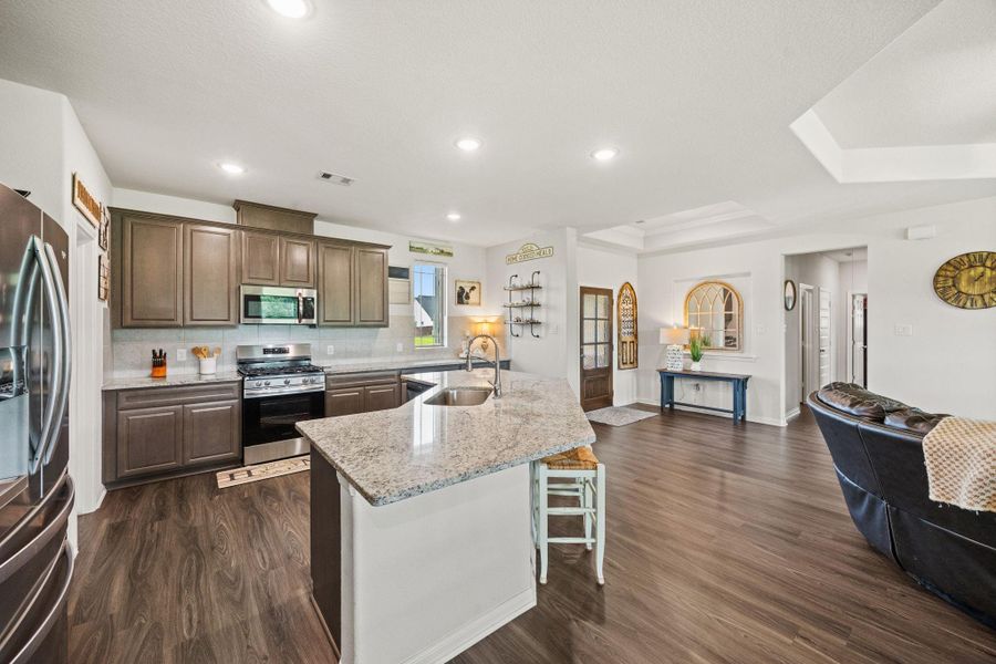 Light and bright dining area!