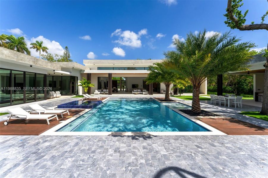 Community amenities in , Miami (Image 38).