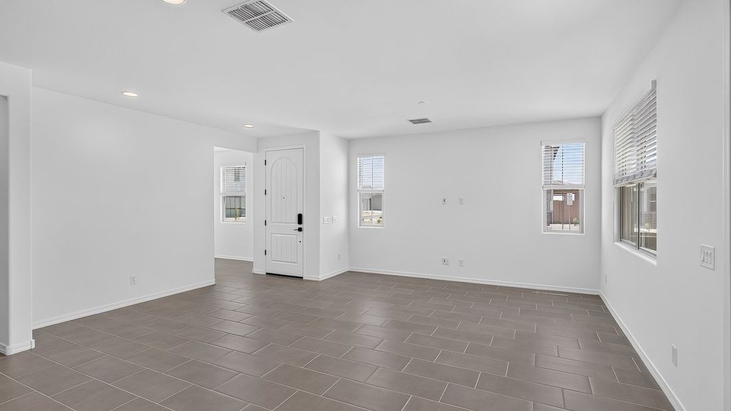 Spacious, unfurnished interior of a new home in Artisan at Asante, Surprise (Image 18).