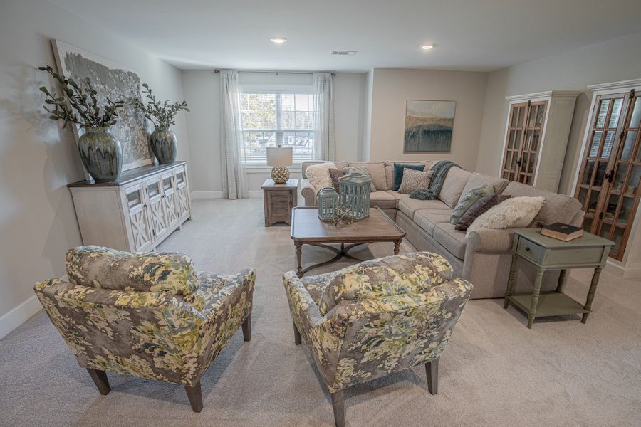 Representative furnished interior of a home built from the Huntington by Grant & Co in White Oak, Arlington (Image 57).