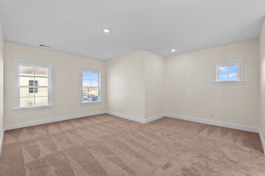 Spacious, unfurnished interior of a new home in Fieldstone, Lexington (Image 37).