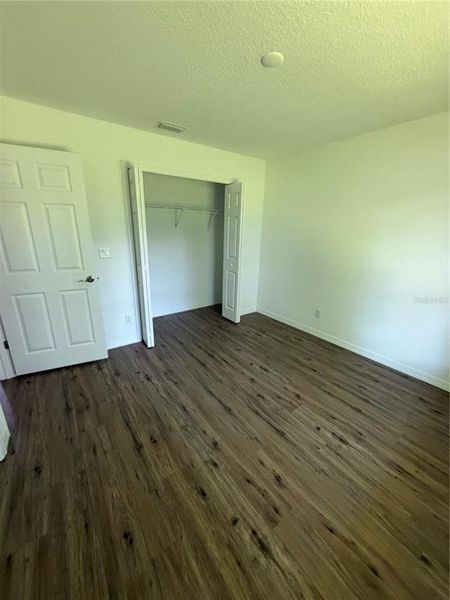 Spacious, unfurnished interior of a new home in , Bradenton (Image 18).