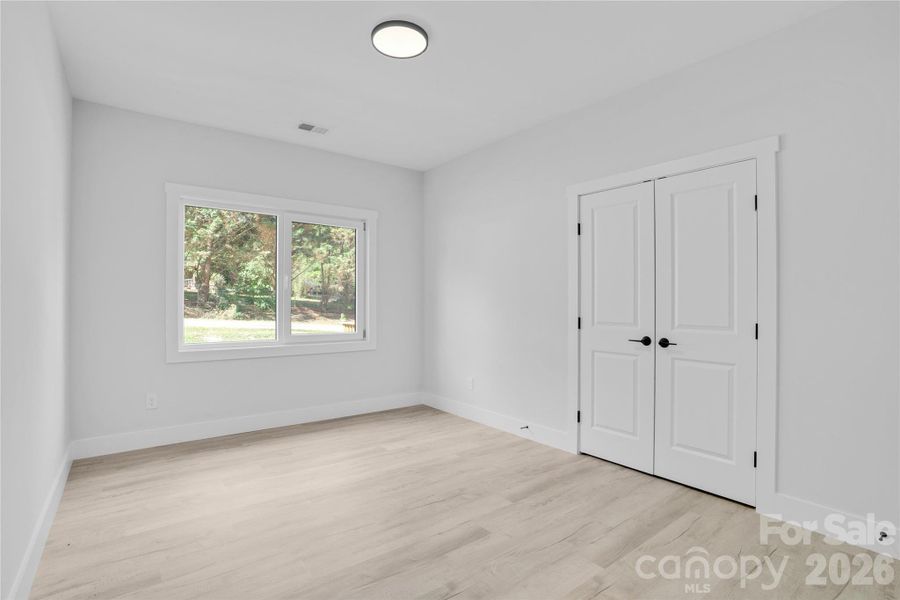 Spacious, unfurnished interior of a new home in , Lincolnton (Image 10).